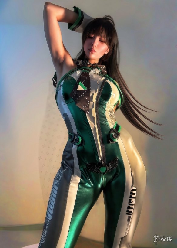 颜值身材双暴击！美女COS《剑星》伊芙：还原度拉满(颜值身材双巅峰女神)